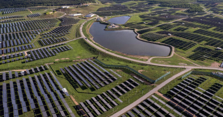 Fixed Tilt vs Single-Axis Tracker: Which Solar Structure Is Right for Your Project?